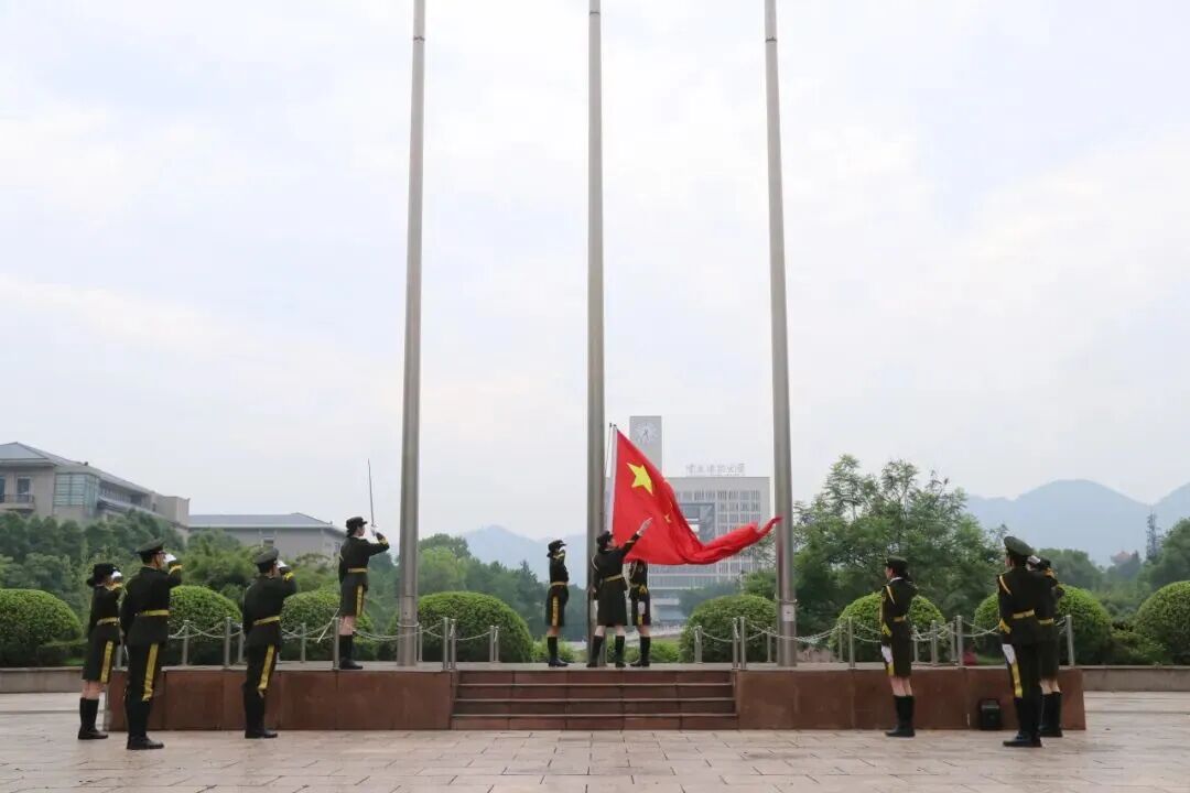 引导青年学子锚定科技报国志向