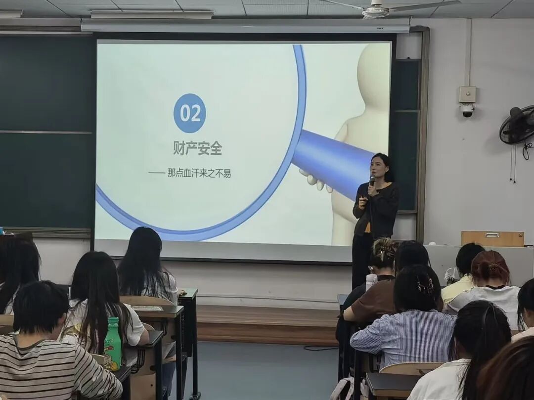 切实筑牢校园安全稳定防线